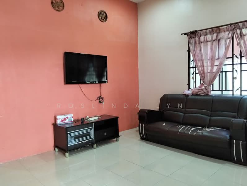 Taman Nusari Aman 2, Bandar Seri Sendayan untuk Untuk Dijual - RM 598,000, Feb 2026 - Living Room - PropertyGuru.com.my