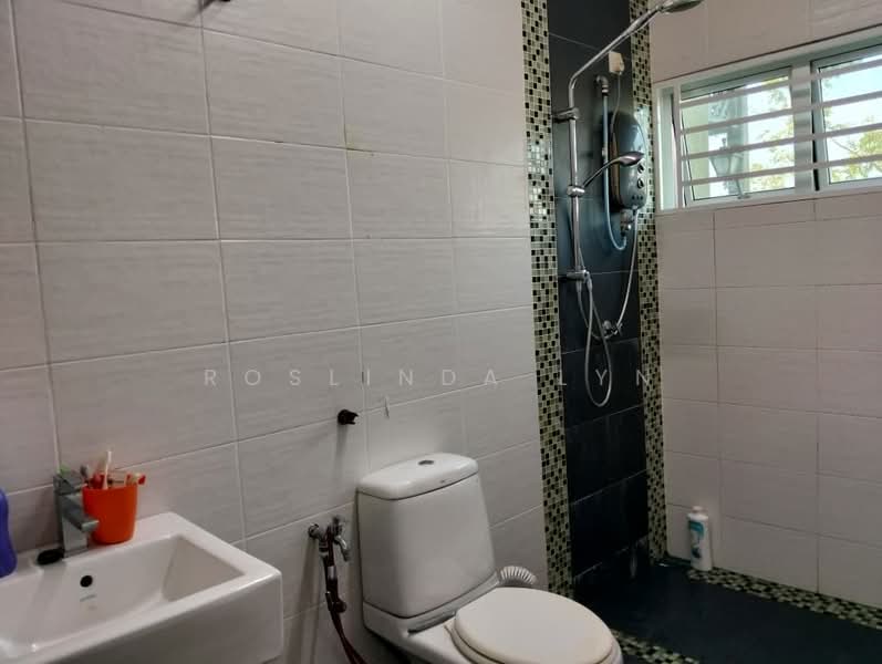 Taman Nusari Aman 2, Bandar Seri Sendayan untuk Untuk Dijual - RM 598,000, Feb 2026 - Bathroom - PropertyGuru.com.my
