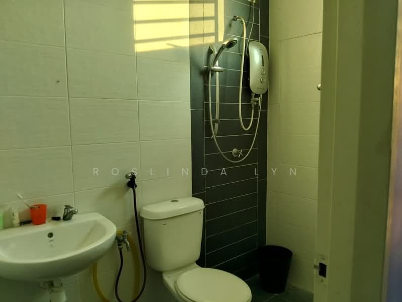 Taman Nusari Aman 2, Bandar Seri Sendayan untuk Untuk Dijual - RM 598,000, Feb 2026 - Bathroom - PropertyGuru.com.my