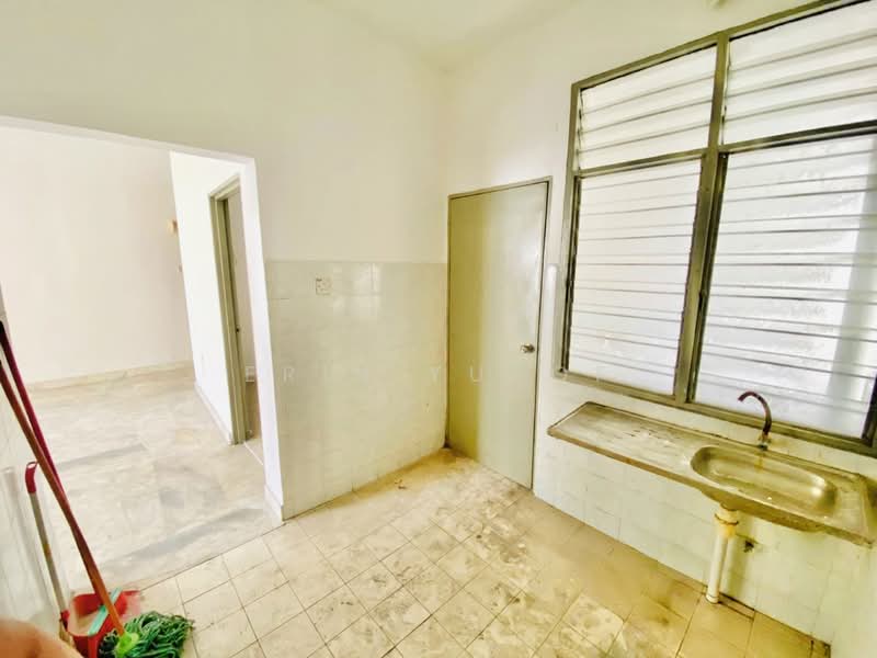 Apartment for Sale at Pangsapuri Lagoon Perdana - Erin Yusof - Kitchen - PropertyGuru.com.my