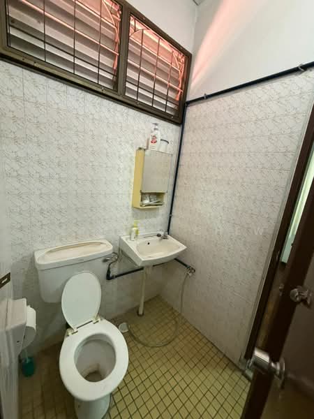 Semi-Detached House for Sale in Sungai Nibong (Bayan Lepas) - Bernard Chew - Bathroom - PropertyGuru.com.my