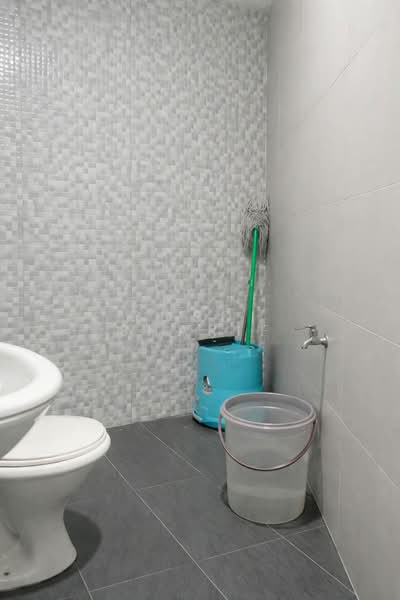 Townhouse for Sale in Rawang (Selangor) - Rosdi Sharif - Bathroom - PropertyGuru.com.my
