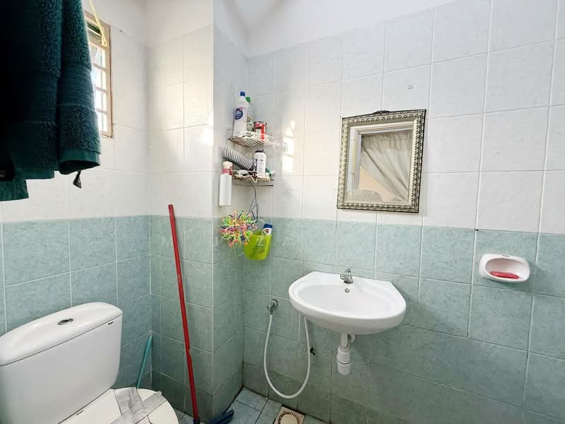 Pangsapuri Permai Puteri untuk Untuk Dijual - RM 300,000, Feb 2026 - Bathroom - PropertyGuru.com.my