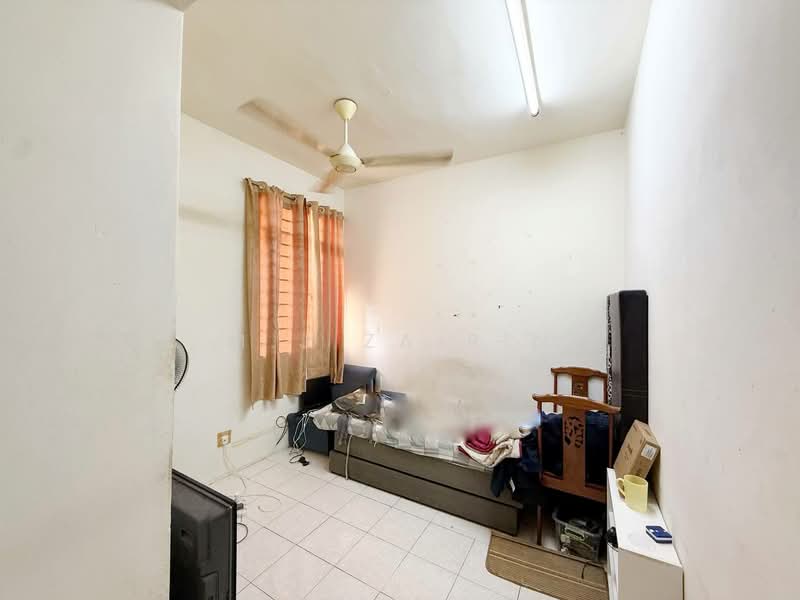 Pangsapuri Permai Puteri untuk Untuk Dijual - RM 300,000, Feb 2026 - Living Room - PropertyGuru.com.my