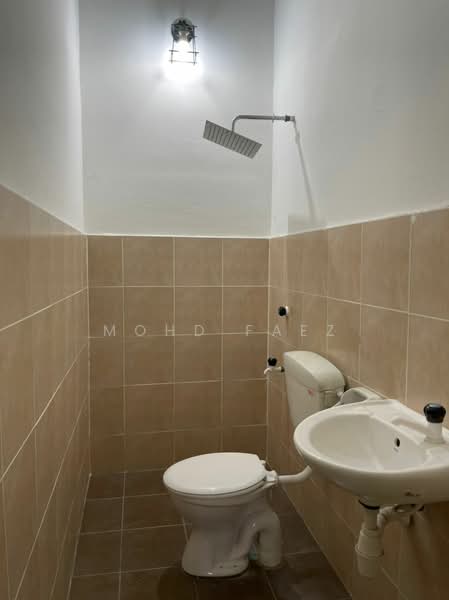 2-storey Terraced House for Sale in Taman Scientex Pasir Gudang (Pasir Gudang) - Mohd Faez - Bathroom - PropertyGuru.com.my