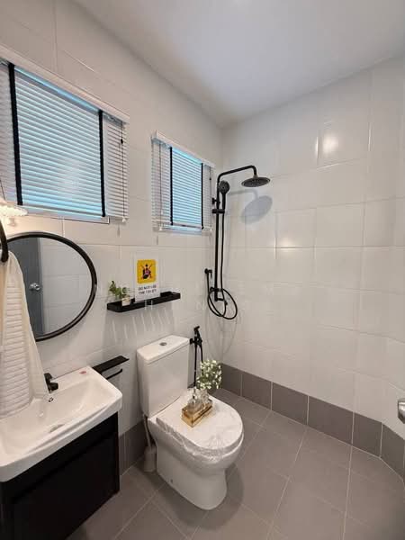 1-storey Terraced House for Sale in Manjung (Perak) - NURULISMA HANIS - Bathroom - PropertyGuru.com.my