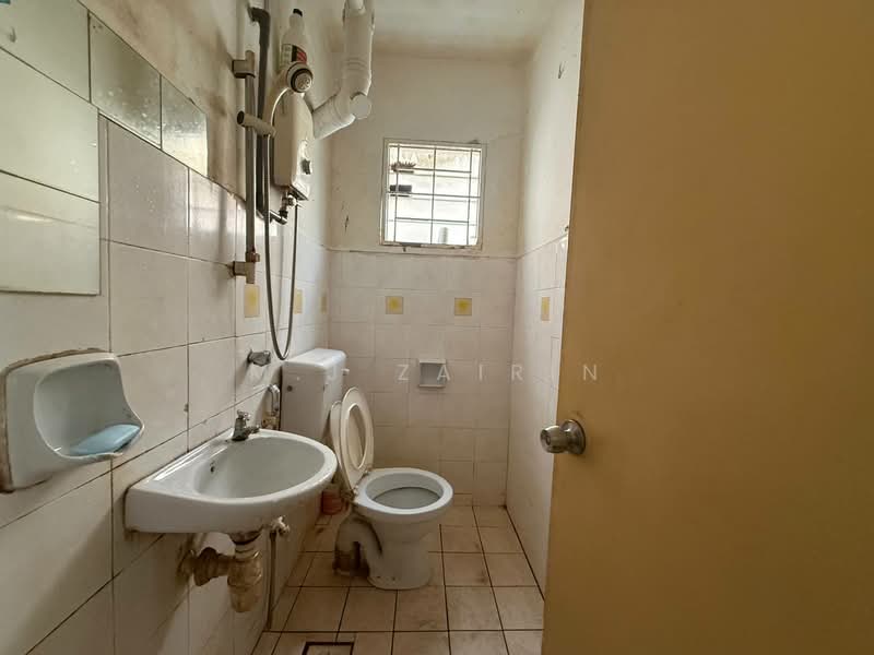 saujana apartment untuk Untuk Dijual - RM 230,000, Feb 2026 - Bathroom - PropertyGuru.com.my