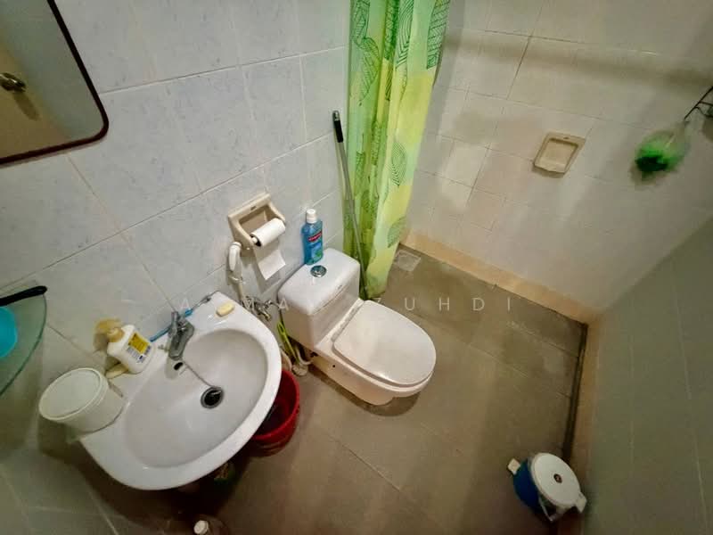 Condominium for Sale at Bayu Tasik 2 - AIMAN ZUHDI - Bathroom - PropertyGuru.com.my
