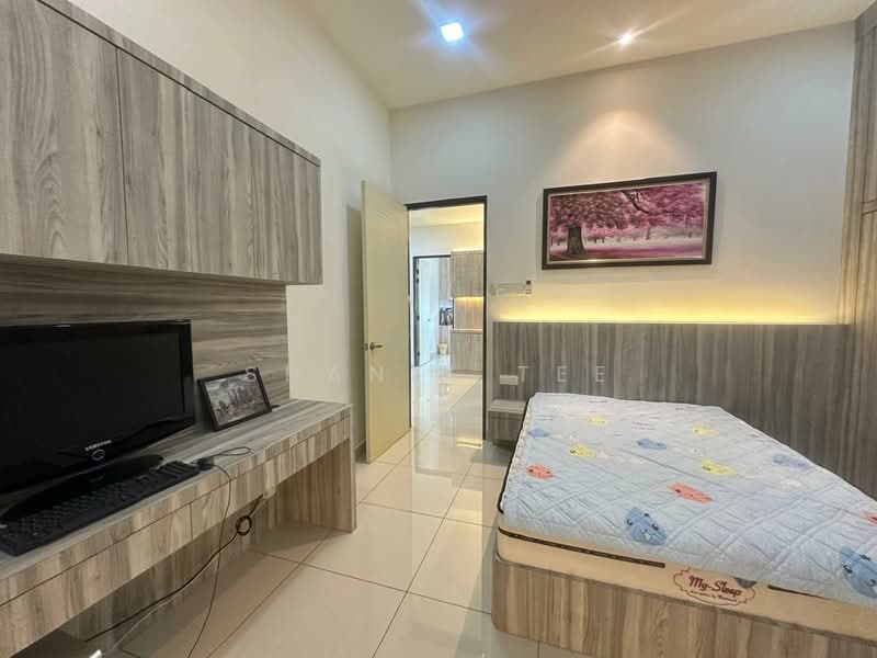 Bungalow for Sale in Taman Kluang Indah (Kluang) - Shanel Tee - Bedroom - PropertyGuru.com.my