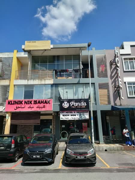 3-Storey Shoplot Seksyen 20 Shah Alam untuk Untuk Dijual - RM 1,750,000, Mac 2026 - Exterior - PropertyGuru.com.my