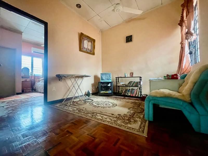 2-storey Terraced House for Sale in Usj 11 (Subang Jaya) - AIMAN ZUHDI - Living Room - PropertyGuru.com.my