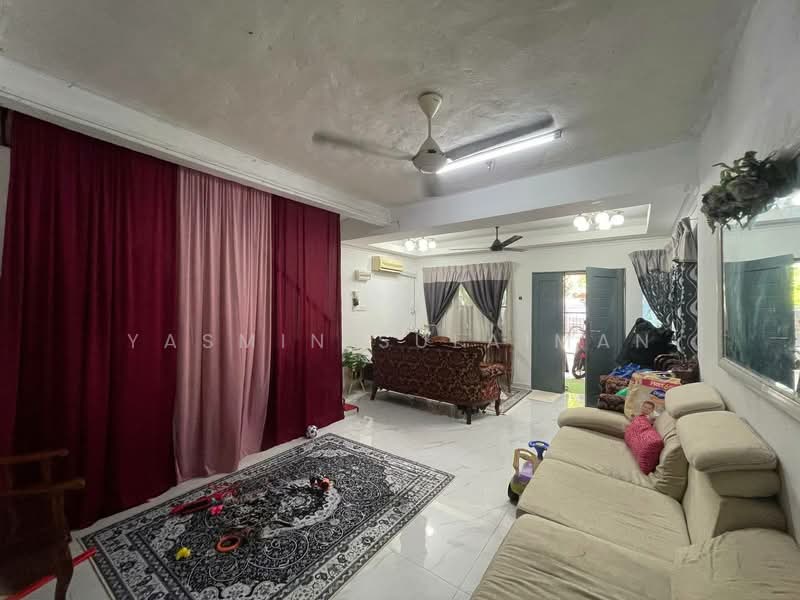 2-storey Terraced House for Sale in Port Klang (Pelabuhan Klang) (Selangor) - Yasmin Sulaiman - Living Room - PropertyGuru.com.my