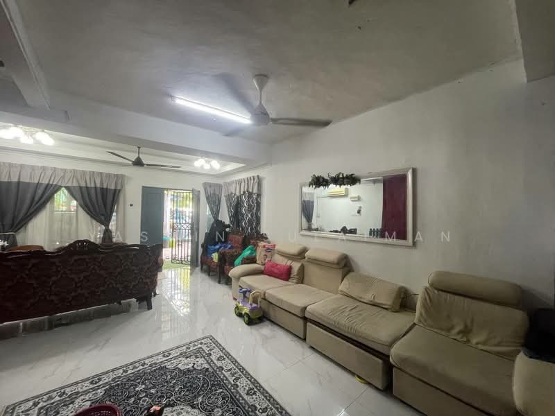 2-storey Terraced House for Sale in Port Klang (Pelabuhan Klang) (Selangor) - Yasmin Sulaiman - Living Room - PropertyGuru.com.my