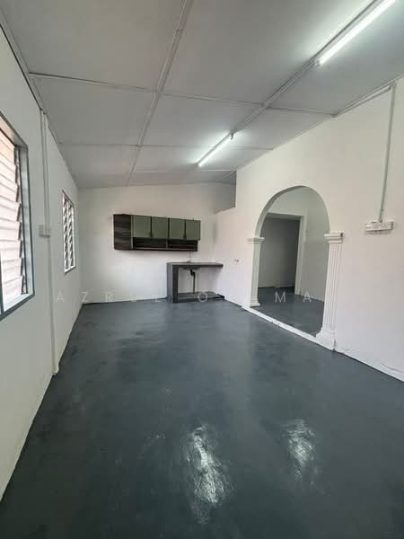 1-storey Terraced House for Sale in Senawang (Negeri Sembilan) - Azrul Othman - Kitchen - PropertyGuru.com.my