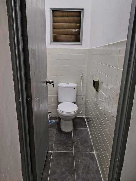 1-storey Terraced House for Sale in Senawang (Negeri Sembilan) - Azrul Othman - Bathroom - PropertyGuru.com.my