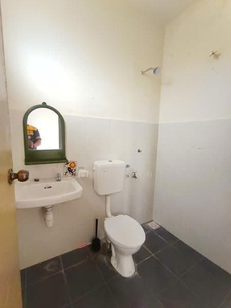 2-storey Terraced House for Sale in Taman Jasper Jaya (Seremban) - Azrul Othman - Bathroom - PropertyGuru.com.my