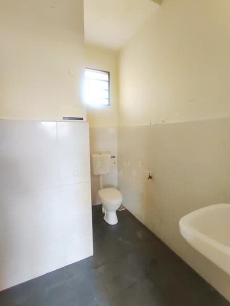 2-storey Terraced House for Sale in Taman Jasper Jaya (Seremban) - Azrul Othman - Bathroom - PropertyGuru.com.my