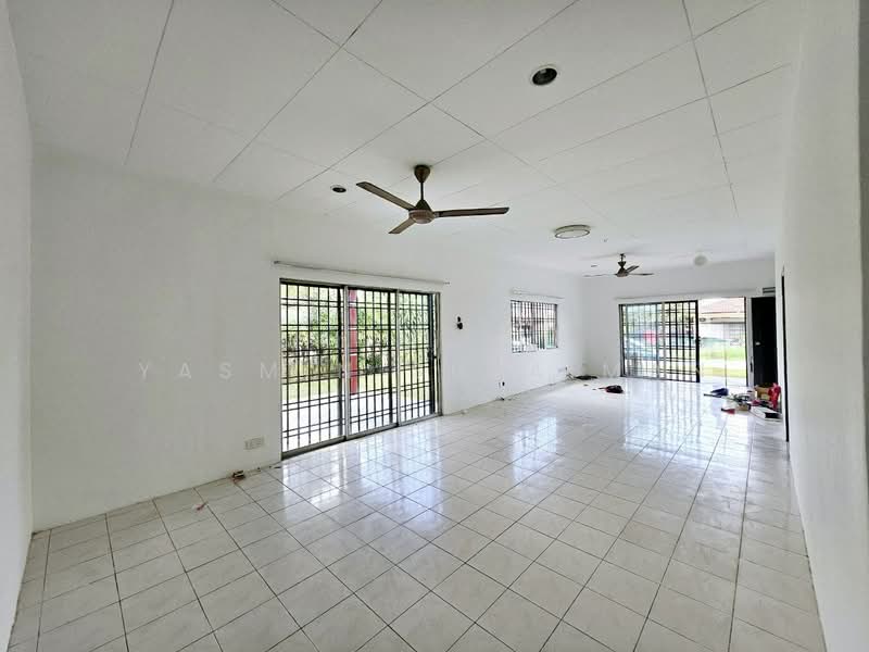 Bungalow for Sale in Kota Perdana (Seri Kembangan) - Yasmin Sulaiman - Living Room - PropertyGuru.com.my