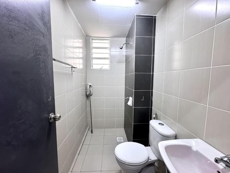 Apartment for Sale at Puncak Hijauan - JUMIDAH (JUE) - Bathroom - PropertyGuru.com.my