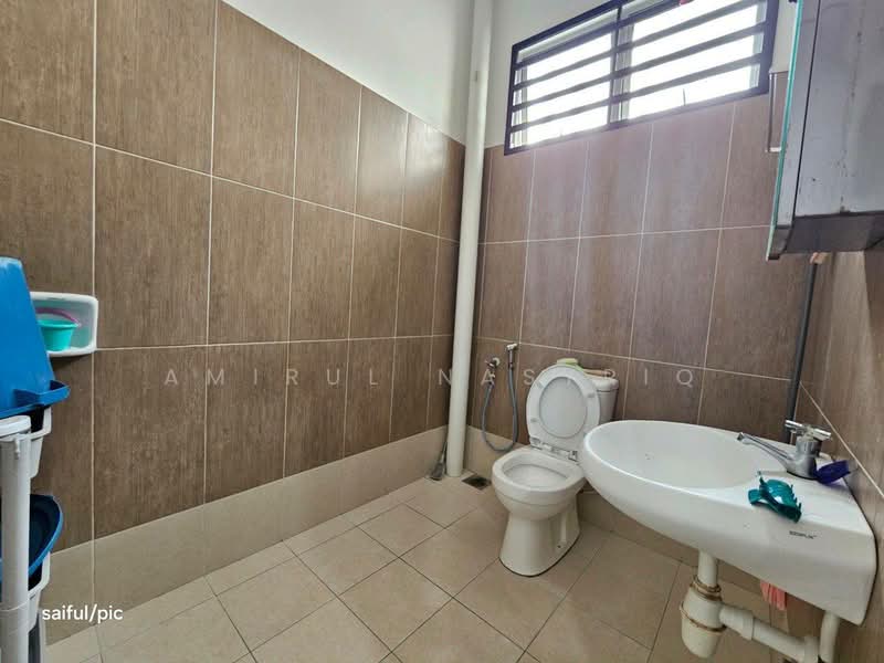 Desa Salak Pekerti untuk Untuk Dijual - RM 450,000, Feb 2026 - Bathroom - PropertyGuru.com.my