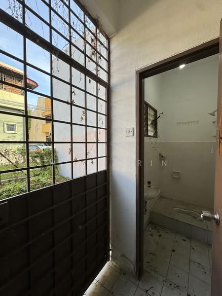 2-storey Terraced House for Sale in Taman Mega Jaya (Ampang) - M.J Zairin - Bathroom - PropertyGuru.com.my