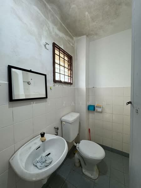 2-storey Terraced House for Sale in Taman Mega Jaya (Ampang) - M.J Zairin - Bathroom - PropertyGuru.com.my