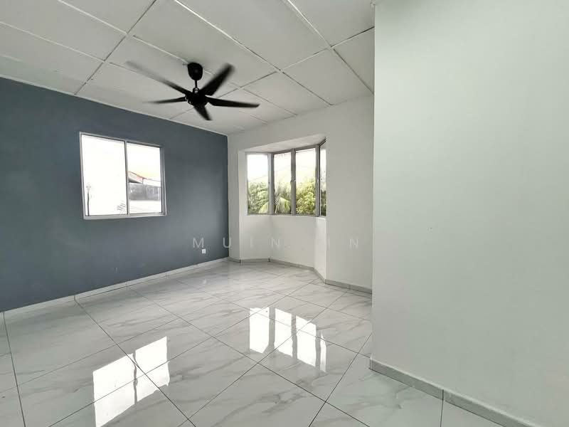 Bukit Sentosa untuk Untuk Dijual - RM 405,000, Feb 2026 - Living Room - PropertyGuru.com.my