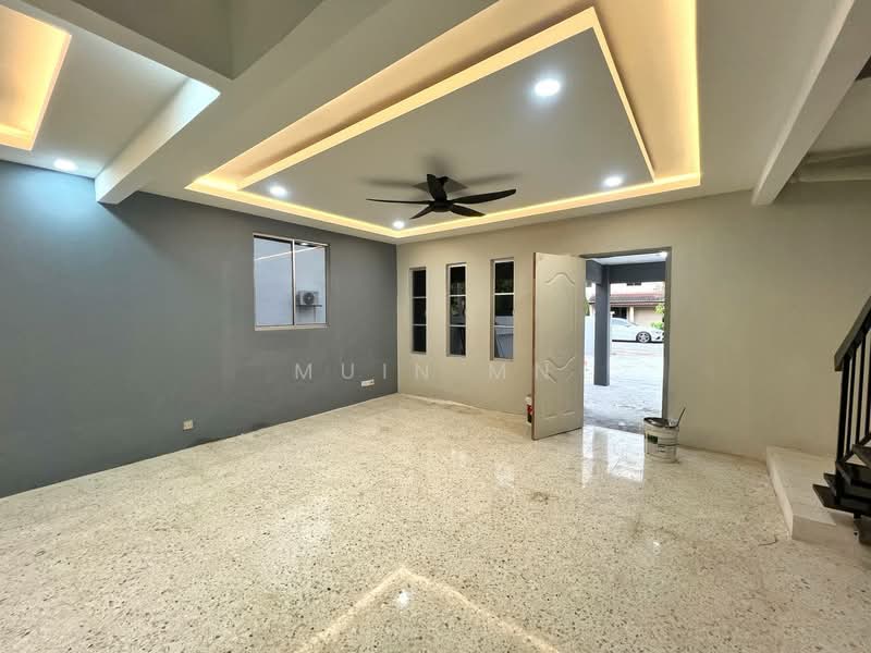 Bukit Sentosa untuk Untuk Dijual - RM 405,000, Feb 2026 - Living Room - PropertyGuru.com.my