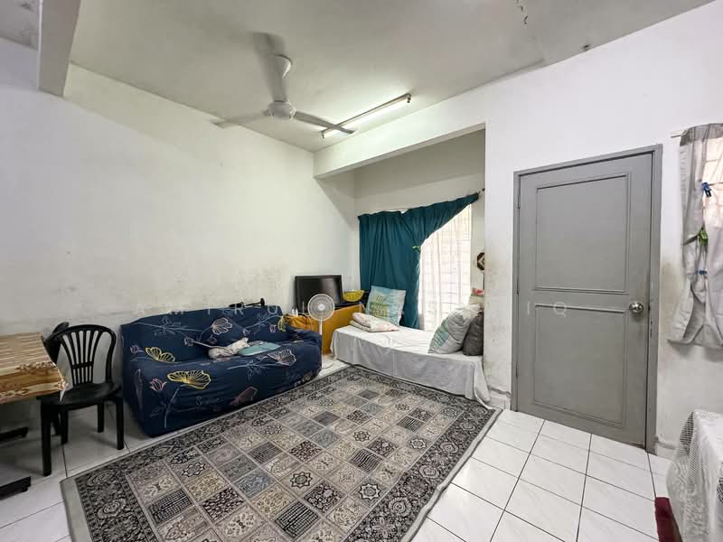 2-storey Terraced House for Sale in Puncak Alam (Selangor) - Amirul Nasyriq - Living Room - PropertyGuru.com.my