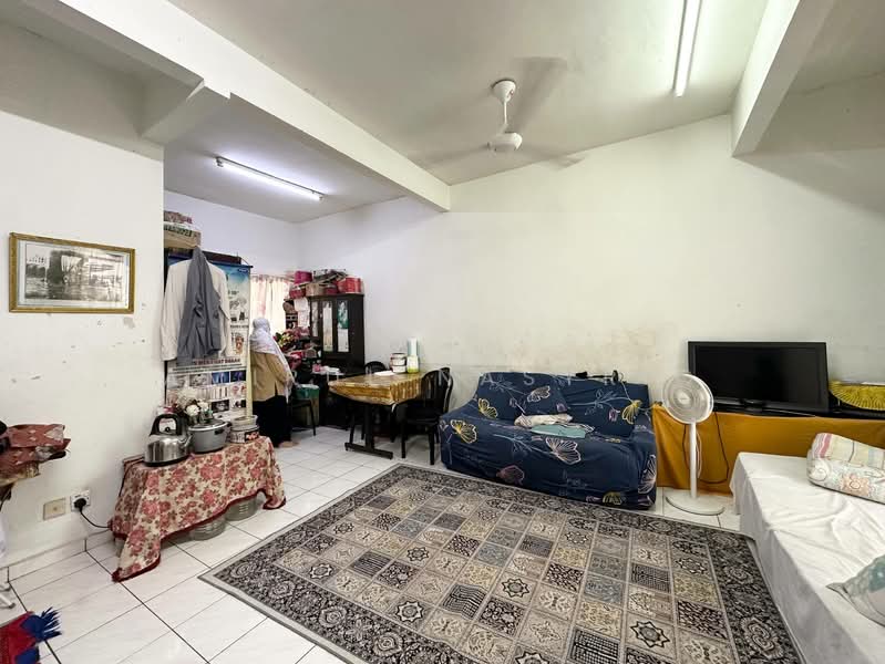 2-storey Terraced House for Sale in Puncak Alam (Selangor) - Amirul Nasyriq - Living Room - PropertyGuru.com.my