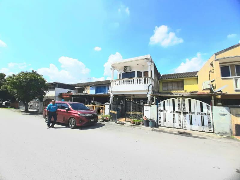 2-storey Terraced House for Sale in Taman Putra (Ampang) - M.J Zairin - Exterior - PropertyGuru.com.my