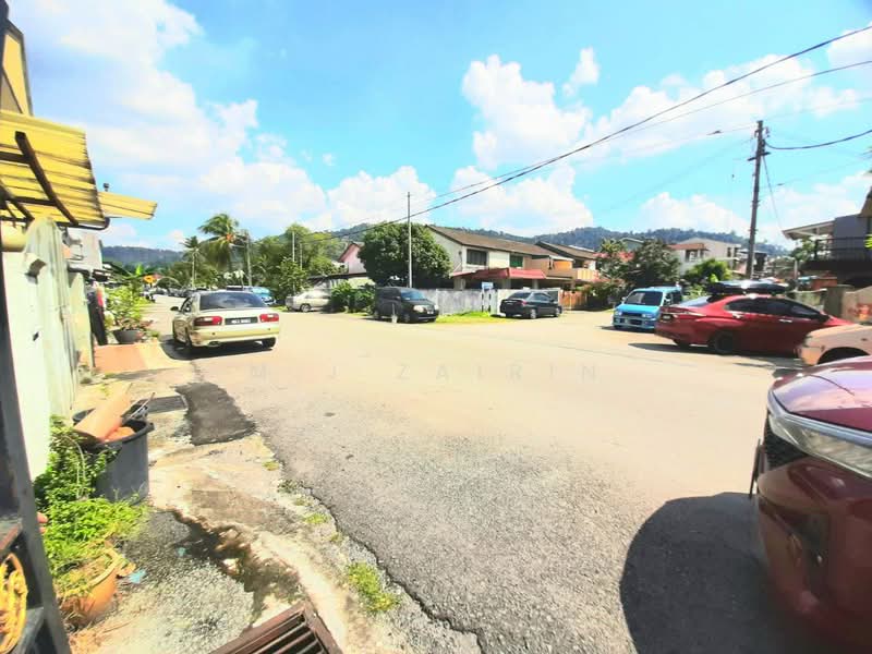 2-storey Terraced House for Sale in Taman Putra (Ampang) - M.J Zairin - Exterior - PropertyGuru.com.my