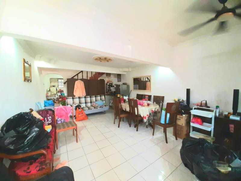 2-storey Terraced House for Sale in Taman Putra (Ampang) - M.J Zairin - Living Room - PropertyGuru.com.my