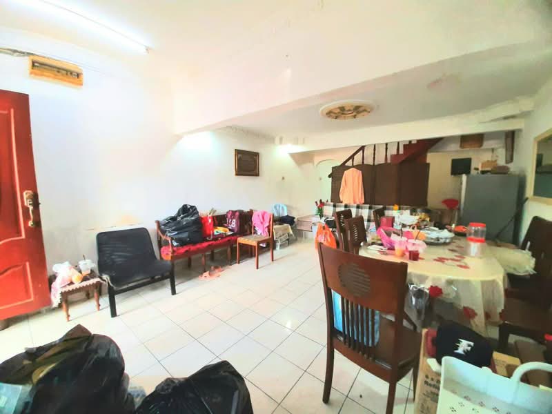 2-storey Terraced House for Sale in Taman Putra (Ampang) - M.J Zairin - Living Room - PropertyGuru.com.my