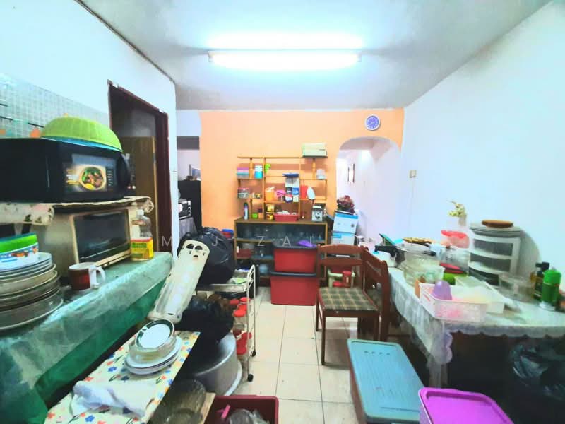 2-storey Terraced House for Sale in Taman Putra (Ampang) - M.J Zairin - Kitchen - PropertyGuru.com.my