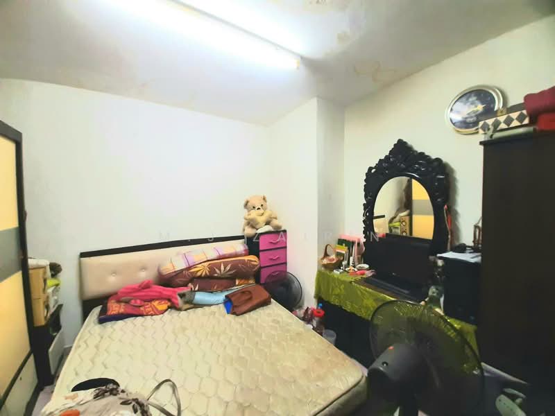2-storey Terraced House for Sale in Taman Putra (Ampang) - M.J Zairin - Bedroom - PropertyGuru.com.my