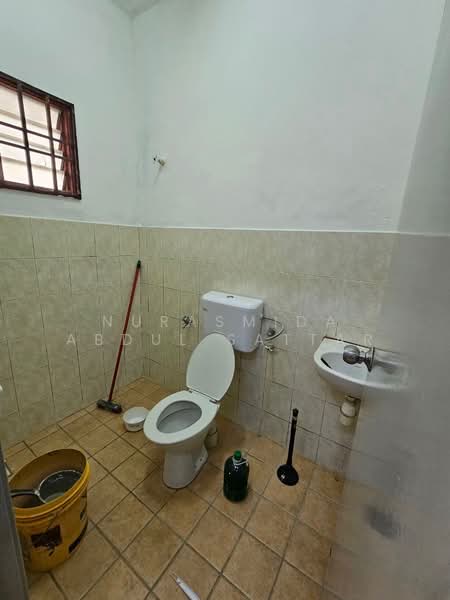 D'Melia Taman Bandar Senawang untuk Untuk Dijual - RM 395,000, Mac 2026 - Bathroom - PropertyGuru.com.my