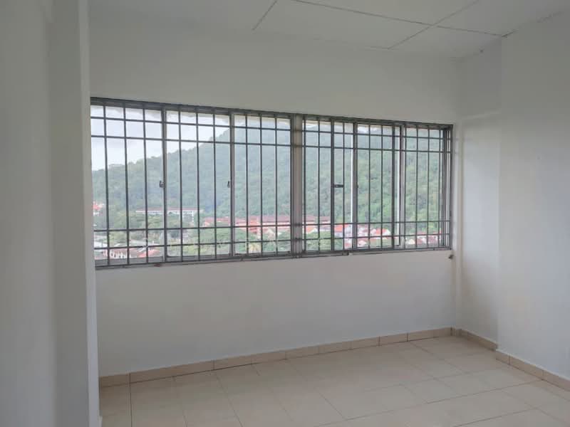 Taman Pekaka Block 33 untuk Untuk Disewa - RM 1,000 /bulan, Feb 2026 - Interior - PropertyGuru.com.my