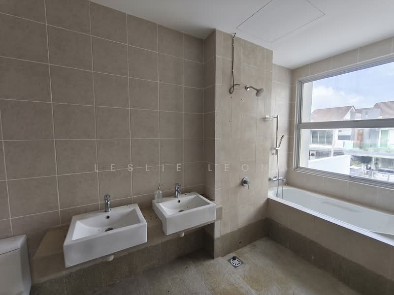 2-storey Terraced House for Sale in Kota Emerald (Rawang) - Leslie Leong - Bathroom - PropertyGuru.com.my