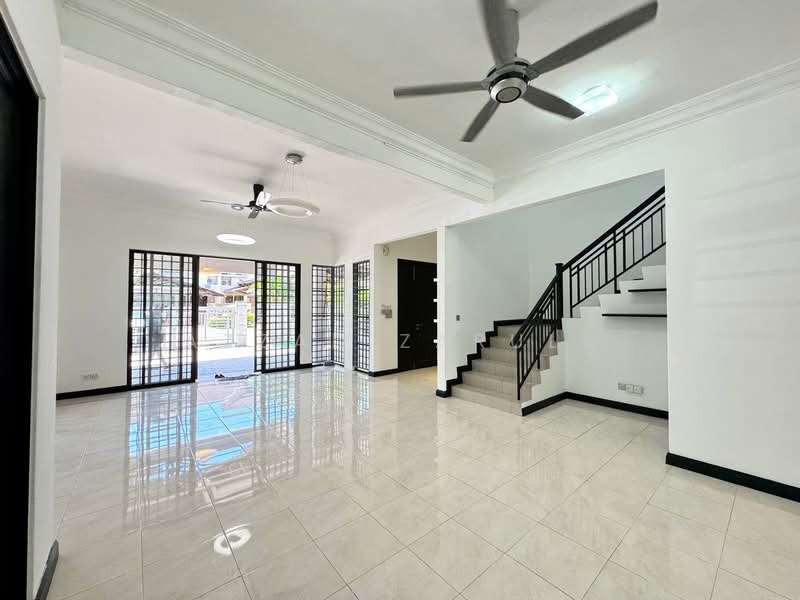 Terraced House for Sale in Bukit Jelutong (Shah Alam) - Azzad Zarull - Living Room - PropertyGuru.com.my