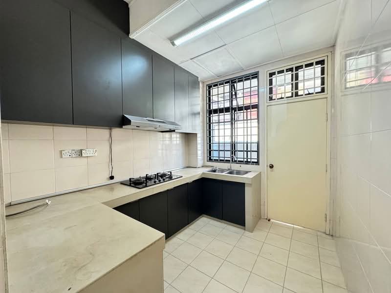 Terraced House for Sale in Bukit Jelutong (Shah Alam) - Azzad Zarull - Kitchen - PropertyGuru.com.my