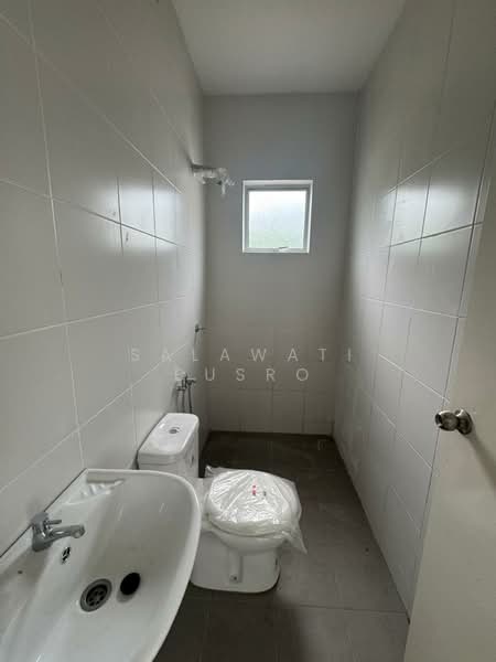 RUMAH BARU SIAP FREEHOLD Single Storey Terrace Jalan Kebun Seksyen 30 Shah Alam untuk Untuk Dijual - RM 480,000, Feb 2026 - Bathroom - PropertyGuru.com.my