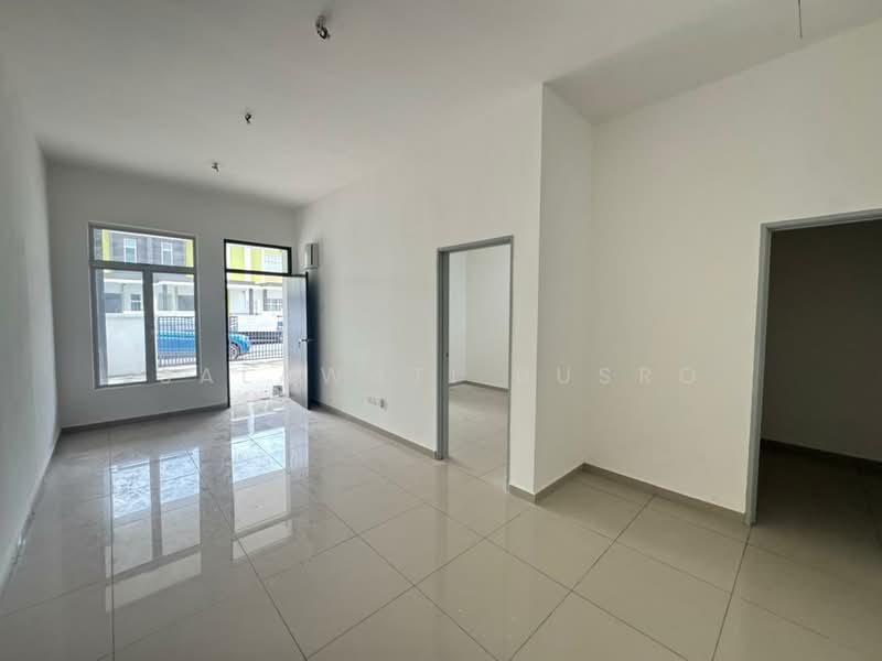 RUMAH BARU SIAP FREEHOLD Single Storey Terrace Jalan Kebun Seksyen 30 Shah Alam untuk Untuk Dijual - RM 480,000, Feb 2026 - Living Room - PropertyGuru.com.my