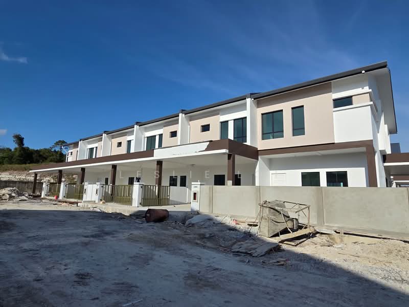 2-storey Terraced House for Sale in Batu Kawa (Kuching) - Leslie Loi - Exterior - PropertyGuru.com.my