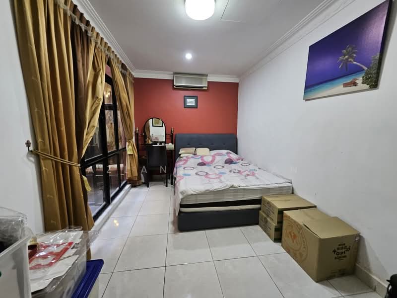 2-storey Terraced House for Sale in Bukit Jelutong (Shah Alam) - Azlan Othman - Bedroom - PropertyGuru.com.my