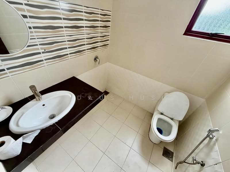 Bungalow for Sale in Taman Yarl (Jalan Klang Lama (Old Klang Road)) - Firdaus Husin - Bathroom - PropertyGuru.com.my