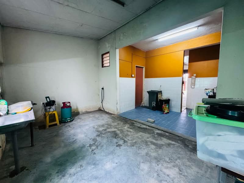 Taman Melaka Tamby Chik Karim Batu Berendam Melaka untuk Untuk Dijual - RM 260,000, Feb 2026 - Kitchen - PropertyGuru.com.my
