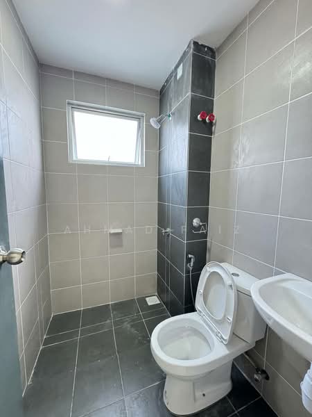 Townhouse for Rent in Dengkil (Selangor) - Ahmad Faiz - Bathroom - PropertyGuru.com.my