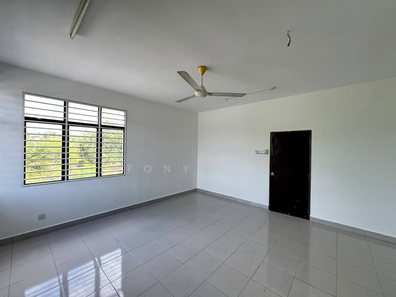 2-storey Terraced House for Sale in Saujana Rawang (Rawang) - Tony Lau - Living Room - PropertyGuru.com.my