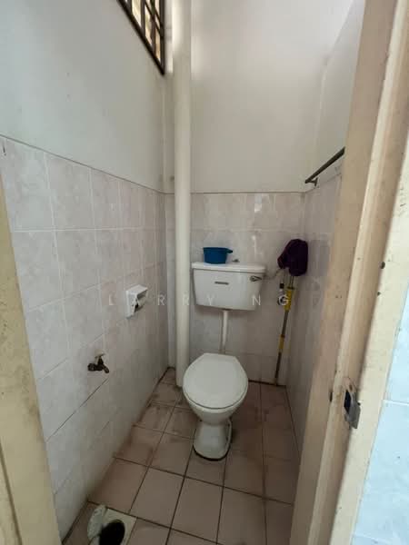 2-storey Terraced House for Sale in Taman Sri Putri (Kulai) - Larry Ng - Bathroom - PropertyGuru.com.my